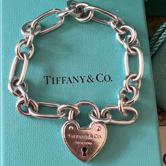 Tiffany and Co Heart Lock Oval Bracelet RARE - Picture 2 of 4
